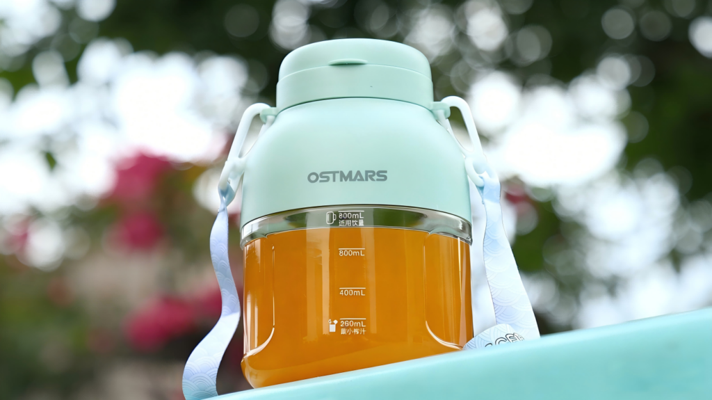 双盖吨吨杯，鲜榨直饮二合一：风火小家电深度测评ZZJ-002榨汁杯，如何用1100mL大容量重塑随行榨汁新体验？插图1